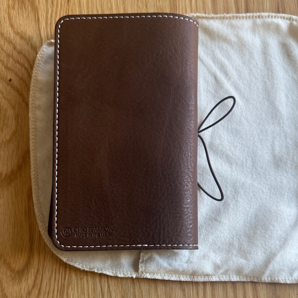 Chic Sparrow B6 Slim Creme Folio – Rich Brown Leather – USA Made - Picture 4 of 4